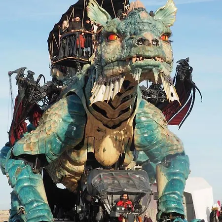 Plage, Vue Et Dragon, Garage Pour Moto * Calais