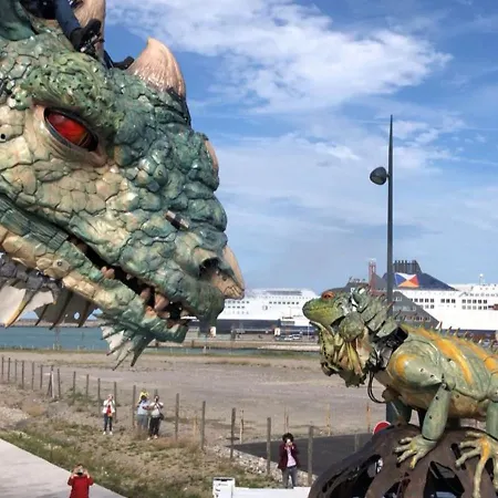 Plage, Vue Et Dragon, Garage Pour Moto Calais