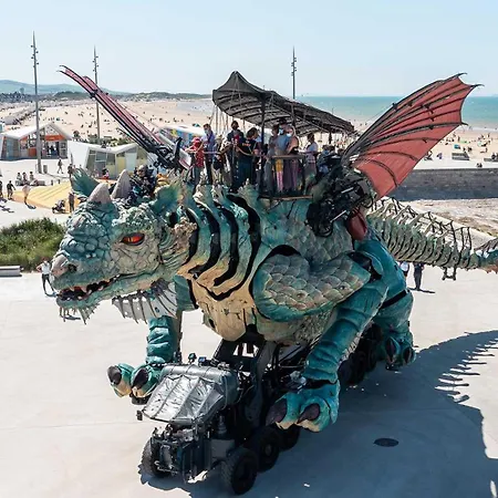 Plage, Vue Et Dragon, Garage Pour Moto Appartement Calais