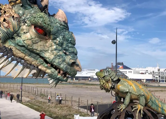 Plage, Vue Et Dragon, Garage Pour Moto Calais